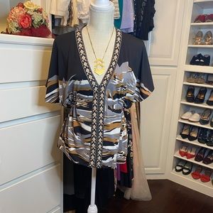 BCBG MAXAZRIA Geometric Short Sleeve Dolman Sleeve pull over top.  Size S